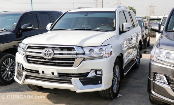 Acheter Import Voiture Toyota Land Cruiser Blanc à Import - Dubai, Estuaire Acheter Import Voiture Toyota Land Cruiser Blanc à Import - Dubai, Estuaire