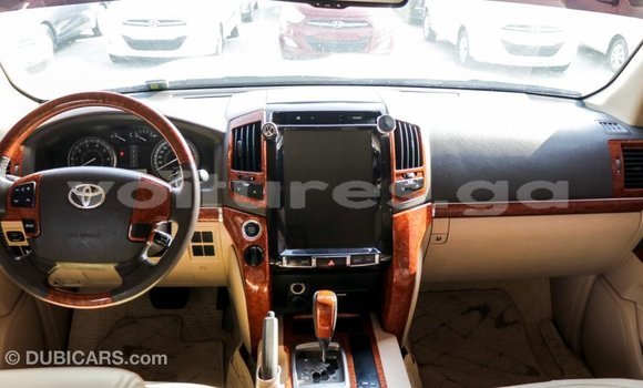 Acheter Import Voiture Toyota Land Cruiser Blanc à Import - Dubai, Estuaire Acheter Import Voiture Toyota Land Cruiser Blanc à Import - Dubai, Estuaire