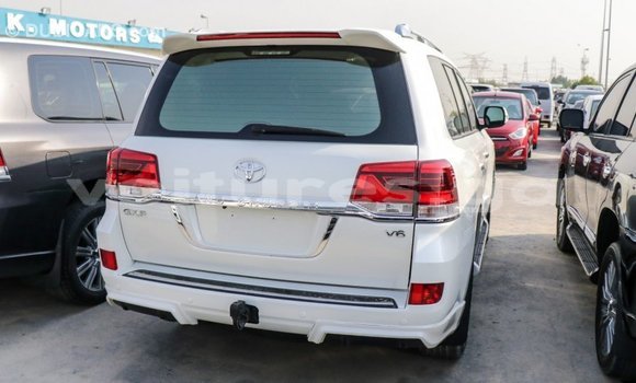 Acheter Import Voiture Toyota Land Cruiser Blanc à Import - Dubai, Estuaire Acheter Import Voiture Toyota Land Cruiser Blanc à Import - Dubai, Estuaire