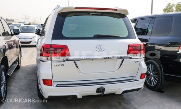 Acheter Import Voiture Toyota Land Cruiser Blanc à Import - Dubai, Estuaire Acheter Import Voiture Toyota Land Cruiser Blanc à Import - Dubai, Estuaire
