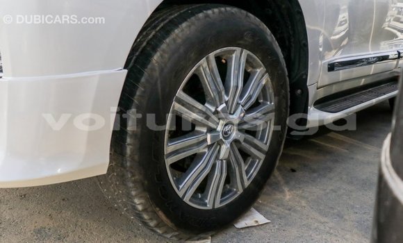 Acheter Import Voiture Toyota Land Cruiser Blanc à Import - Dubai, Estuaire Acheter Import Voiture Toyota Land Cruiser Blanc à Import - Dubai, Estuaire