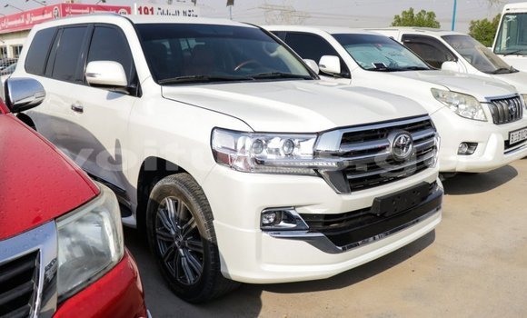 Acheter Import Voiture Toyota Land Cruiser Blanc à Import - Dubai, Estuaire Acheter Import Voiture Toyota Land Cruiser Blanc à Import - Dubai, Estuaire