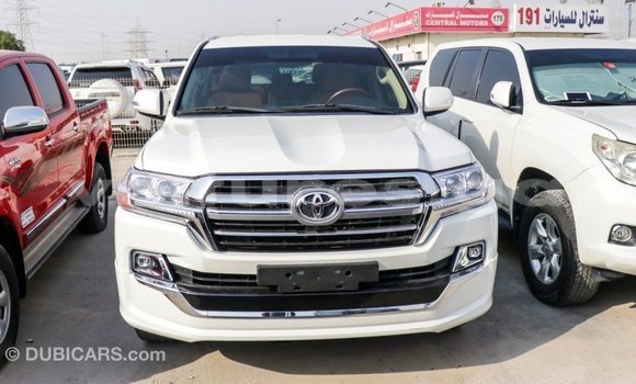 Acheter Import Voiture Toyota Land Cruiser Blanc à Import - Dubai, Estuaire Acheter Import Voiture Toyota Land Cruiser Blanc à Import - Dubai, Estuaire