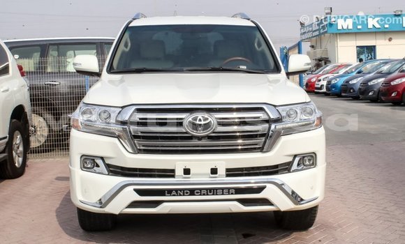Acheter Import Voiture Toyota Land Cruiser Blanc à Import - Dubai, Estuaire Acheter Import Voiture Toyota Land Cruiser Blanc à Import - Dubai, Estuaire