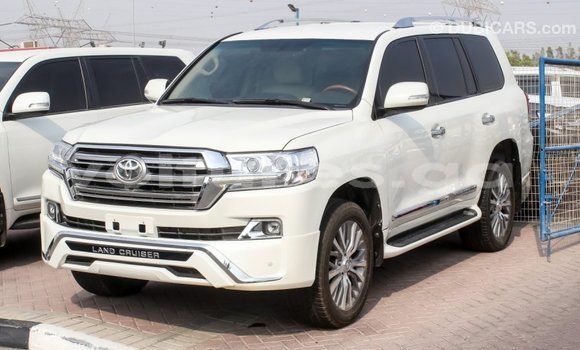 Acheter Import Voiture Toyota Land Cruiser Blanc à Import - Dubai, Estuaire Acheter Import Voiture Toyota Land Cruiser Blanc à Import - Dubai, Estuaire