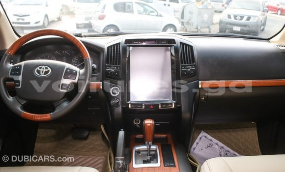 Acheter Import Voiture Toyota Land Cruiser Blanc à Import - Dubai, Estuaire Acheter Import Voiture Toyota Land Cruiser Blanc à Import - Dubai, Estuaire