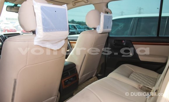 Acheter Import Voiture Toyota Land Cruiser Blanc à Import - Dubai, Estuaire Acheter Import Voiture Toyota Land Cruiser Blanc à Import - Dubai, Estuaire