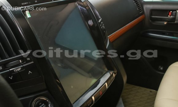 Acheter Import Voiture Toyota Land Cruiser Blanc à Import - Dubai, Estuaire Acheter Import Voiture Toyota Land Cruiser Blanc à Import - Dubai, Estuaire