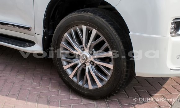 Acheter Import Voiture Toyota Land Cruiser Blanc à Import - Dubai, Estuaire Acheter Import Voiture Toyota Land Cruiser Blanc à Import - Dubai, Estuaire