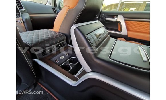 Acheter Import Voiture Toyota Land Cruiser Noir à Import - Dubai, Estuaire Acheter Import Voiture Toyota Land Cruiser Noir à Import - Dubai, Estuaire