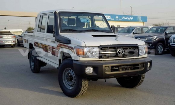 Acheter Import Voiture Toyota Land Cruiser Blanc à Import - Dubai, Estuaire Acheter Import Voiture Toyota Land Cruiser Blanc à Import - Dubai, Estuaire