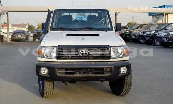 Acheter Import Voiture Toyota Land Cruiser Blanc à Import - Dubai, Estuaire Acheter Import Voiture Toyota Land Cruiser Blanc à Import - Dubai, Estuaire