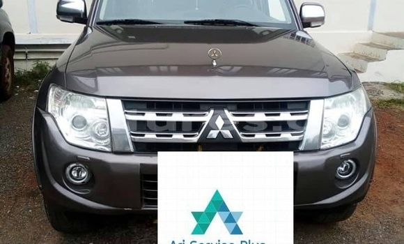 Sayi Na hannu Mitsubishi Pajero Azurfa Mota in Libreville a estuary Sayi Na hannu Mitsubishi Pajero Azurfa Mota in Libreville a estuary