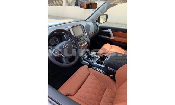 Acheter Import Voiture Toyota Land Cruiser Noir à Import - Dubai, Estuaire Acheter Import Voiture Toyota Land Cruiser Noir à Import - Dubai, Estuaire