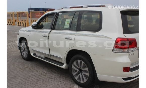 Buy Import Toyota Land Cruiser White Car in Import - Dubai in Estuary Buy Import Toyota Land Cruiser White Car in Import - Dubai in Estuary