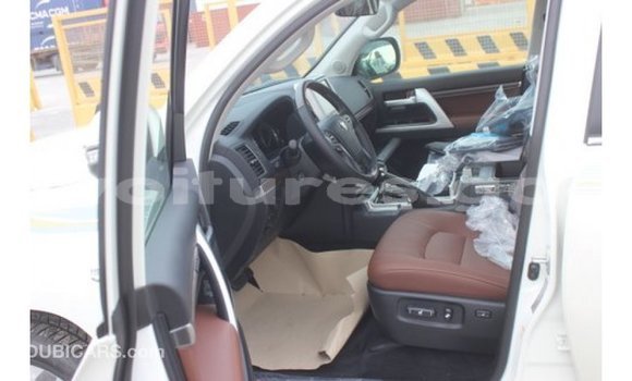 Buy Import Toyota Land Cruiser White Car in Import - Dubai in Estuary Buy Import Toyota Land Cruiser White Car in Import - Dubai in Estuary