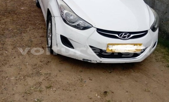 Sayi Na hannu Hyundai Avante White Mota in Libreville a estuary Sayi Na hannu Hyundai Avante White Mota in Libreville a estuary