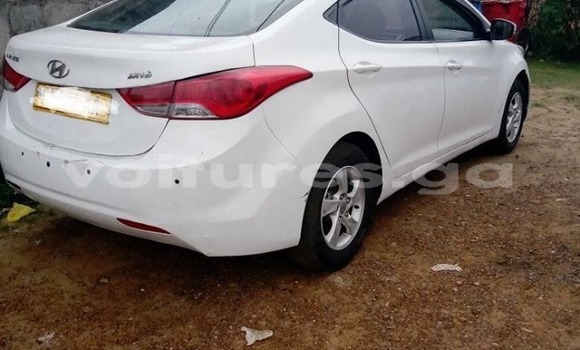 Sayi Na hannu Hyundai Avante White Mota in Libreville a estuary Sayi Na hannu Hyundai Avante White Mota in Libreville a estuary