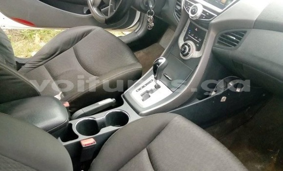 Sayi Na hannu Hyundai Avante White Mota in Libreville a estuary Sayi Na hannu Hyundai Avante White Mota in Libreville a estuary