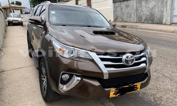 Sayi Na hannu Toyota Fortuner Brown Mota in Libreville a estuary Sayi Na hannu Toyota Fortuner Brown Mota in Libreville a estuary