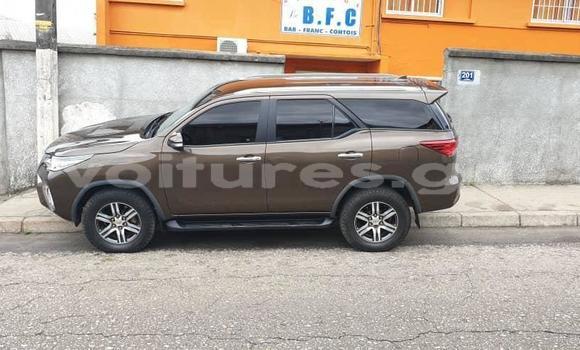 Sayi Na hannu Toyota Fortuner Brown Mota in Libreville a estuary Sayi Na hannu Toyota Fortuner Brown Mota in Libreville a estuary