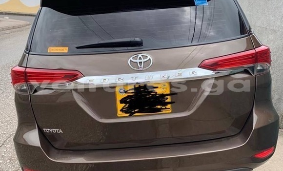 Sayi Na hannu Toyota Fortuner Brown Mota in Libreville a estuary Sayi Na hannu Toyota Fortuner Brown Mota in Libreville a estuary