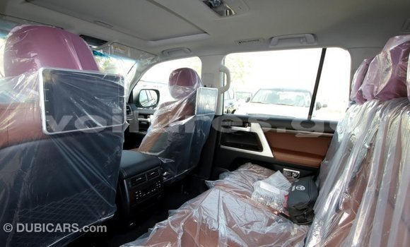 Acheter Import Voiture Toyota Land Cruiser Noir à Import - Dubai, Estuaire Acheter Import Voiture Toyota Land Cruiser Noir à Import - Dubai, Estuaire