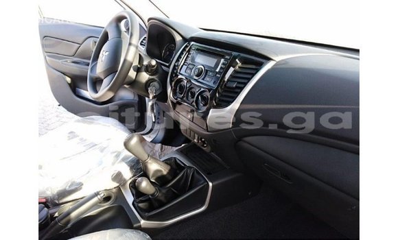 Acheter Import Voiture Mitsubishi L200 Blanc à Import - Dubai, Estuaire Acheter Import Voiture Mitsubishi L200 Blanc à Import - Dubai, Estuaire