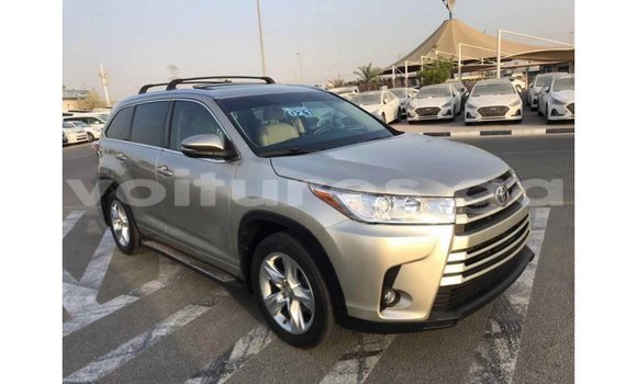 Acheter Import Voiture Toyota Highlander Beige à Import - Dubai, Estuaire Acheter Import Voiture Toyota Highlander Beige à Import - Dubai, Estuaire