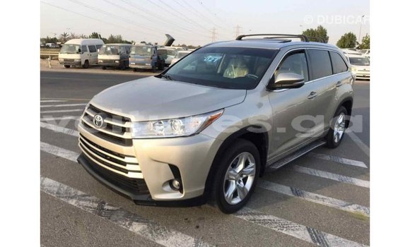 Acheter Import Voiture Toyota Highlander Beige à Import - Dubai, Estuaire Acheter Import Voiture Toyota Highlander Beige à Import - Dubai, Estuaire
