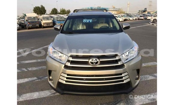 Acheter Import Voiture Toyota Highlander Beige à Import - Dubai, Estuaire Acheter Import Voiture Toyota Highlander Beige à Import - Dubai, Estuaire