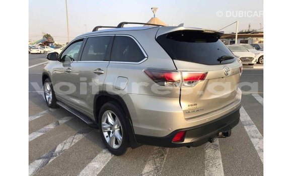 Acheter Import Voiture Toyota Highlander Beige à Import - Dubai, Estuaire Acheter Import Voiture Toyota Highlander Beige à Import - Dubai, Estuaire