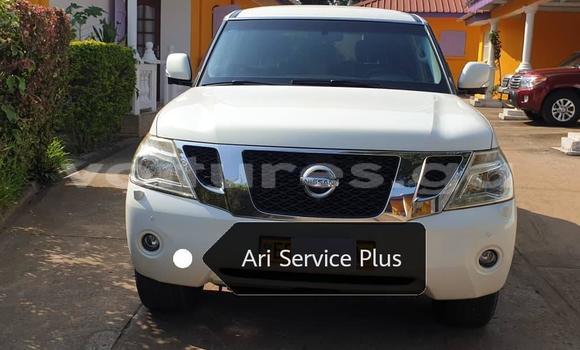 Sayi Na hannu Nissan Patrol White Mota in Libreville a estuary Sayi Na hannu Nissan Patrol White Mota in Libreville a estuary