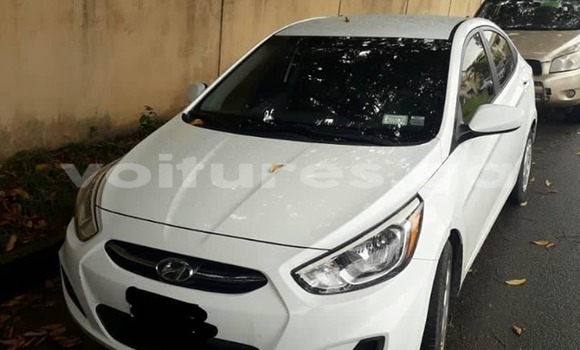 Sayi Na hannu Hyundai Accent White Mota in Libreville a estuary Sayi Na hannu Hyundai Accent White Mota in Libreville a estuary