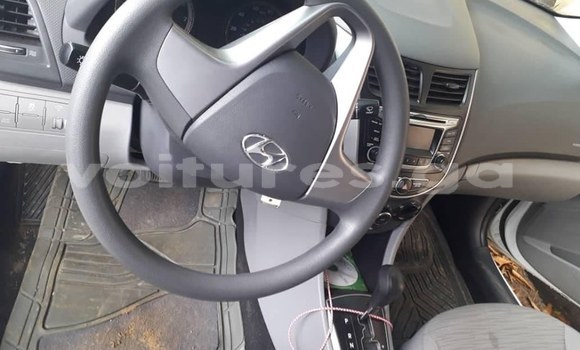 Sayi Na hannu Hyundai Accent White Mota in Libreville a estuary Sayi Na hannu Hyundai Accent White Mota in Libreville a estuary