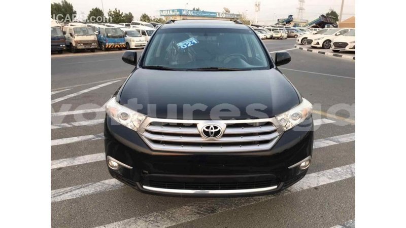 Big with watermark toyota highlander estuaire import dubai 4384