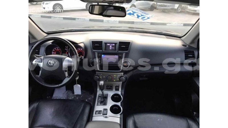 Big with watermark toyota highlander estuaire import dubai 4384