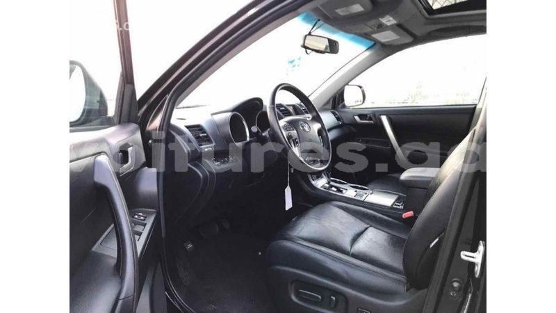 Big with watermark toyota highlander estuaire import dubai 4384