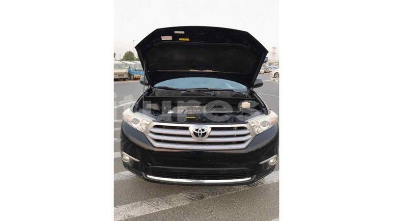 Big with watermark toyota highlander estuaire import dubai 4384