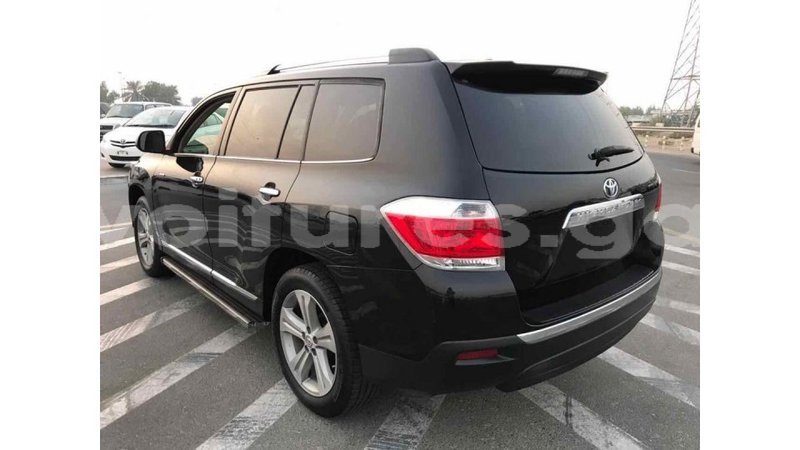 Big with watermark toyota highlander estuaire import dubai 4387