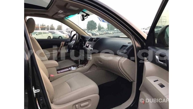 Big with watermark toyota highlander estuaire import dubai 4387