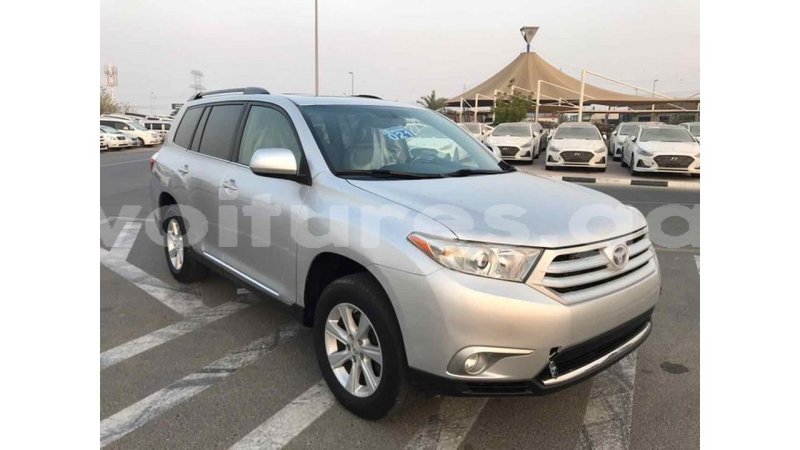 Big with watermark toyota highlander estuaire import dubai 4388