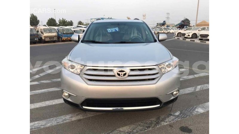 Big with watermark toyota highlander estuaire import dubai 4388