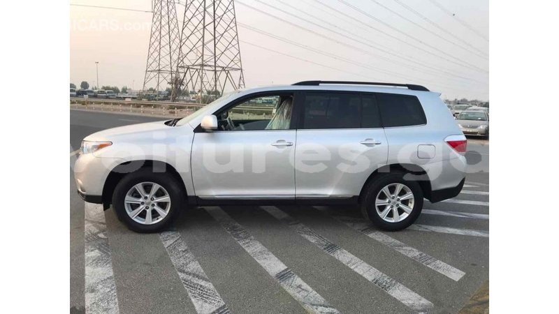 Big with watermark toyota highlander estuaire import dubai 4388