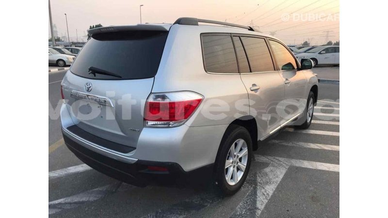 Big with watermark toyota highlander estuaire import dubai 4388