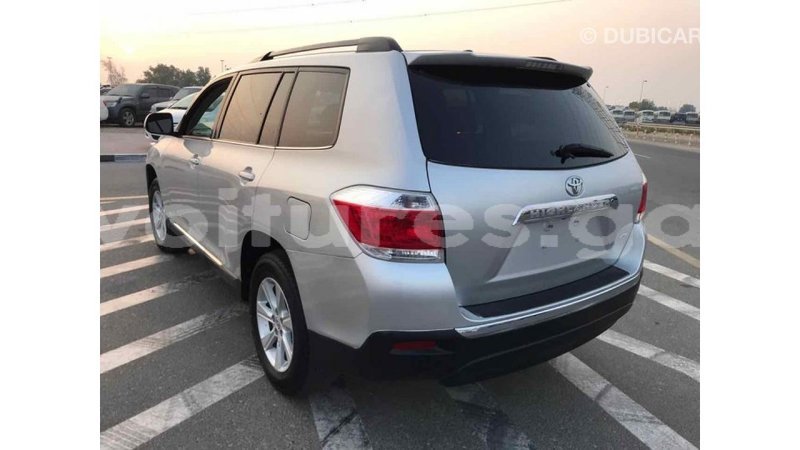 Big with watermark toyota highlander estuaire import dubai 4388