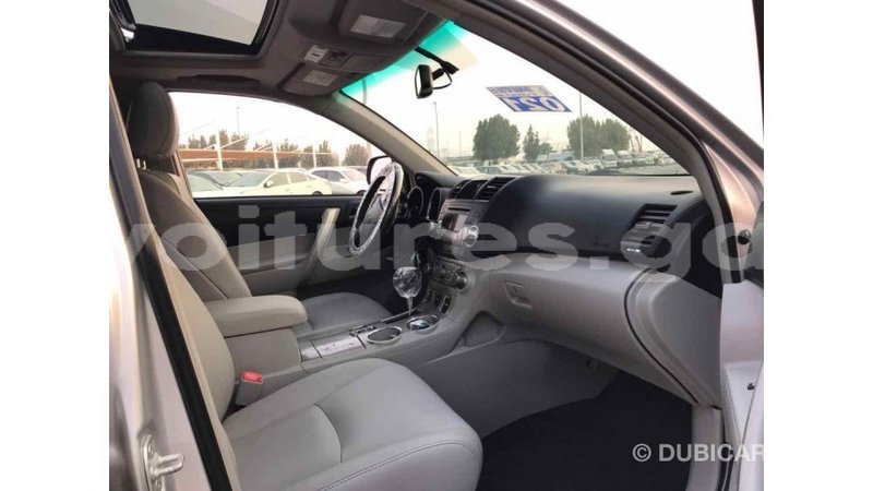 Big with watermark toyota highlander estuaire import dubai 4388