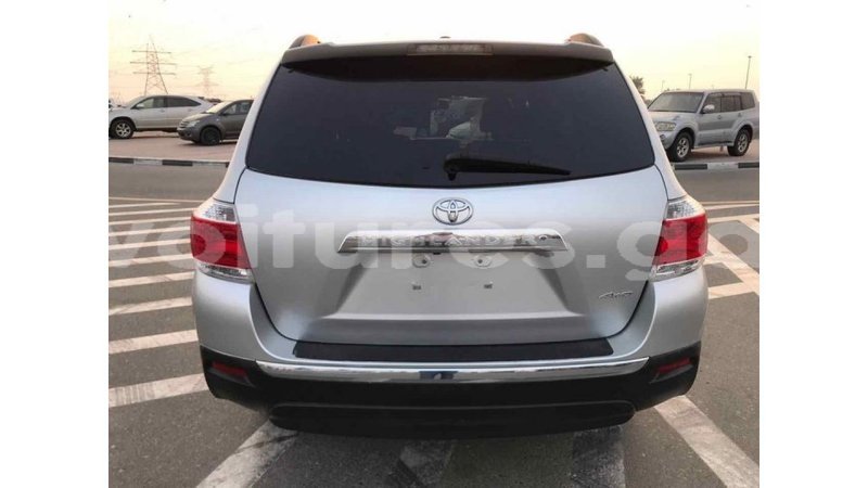 Big with watermark toyota highlander estuaire import dubai 4388