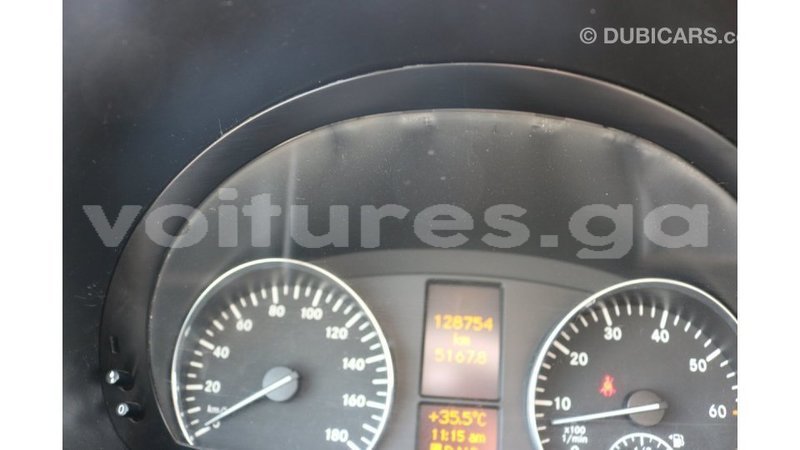 Big with watermark mercedes benz 190 estuaire import dubai 4391