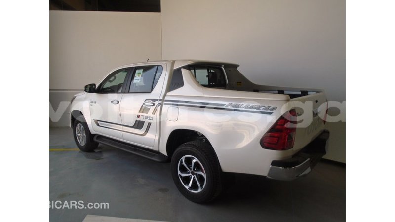 Big with watermark toyota hilux estuaire import dubai 4393